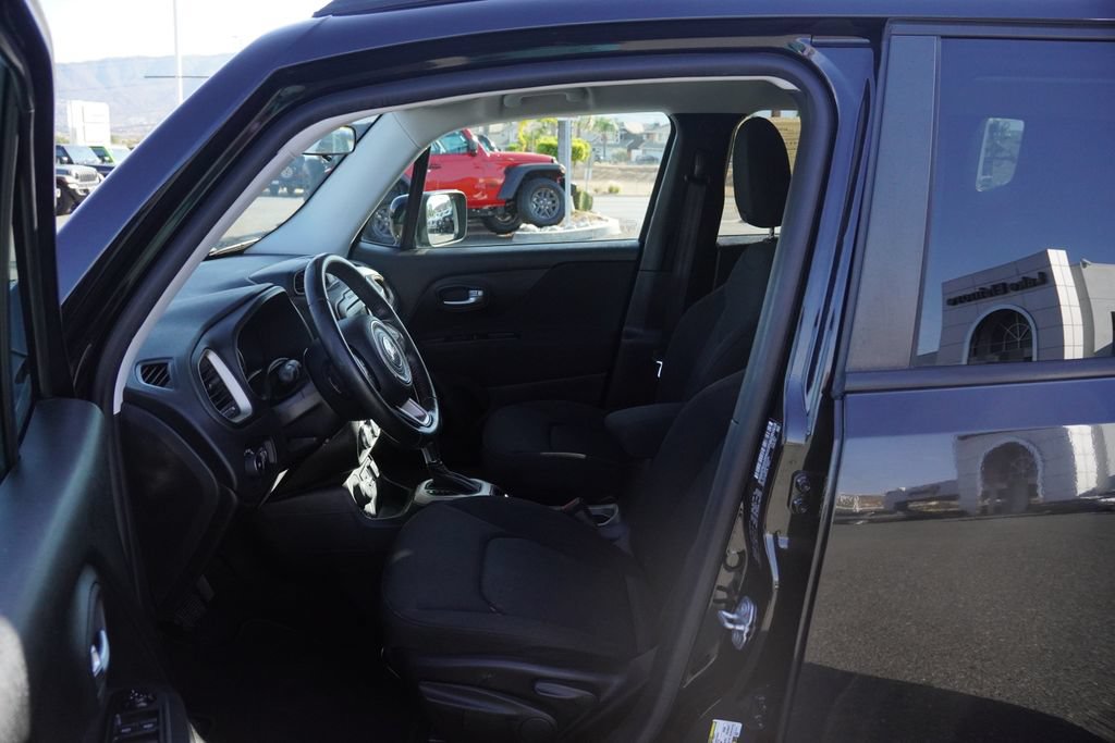 Certified 2017 Jeep Renegade Latitude AWD/4WD image 30