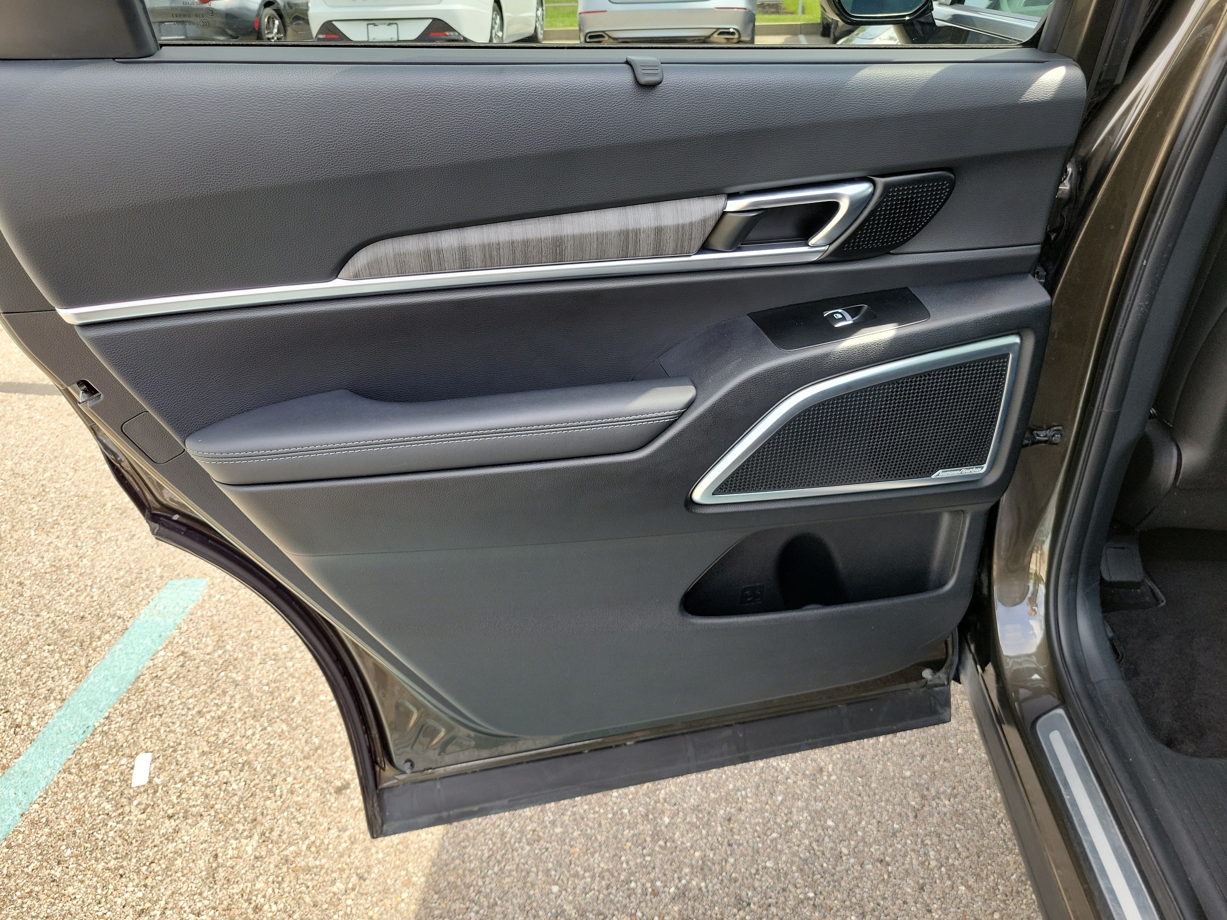 Used 2023 Kia Telluride AWD image 14