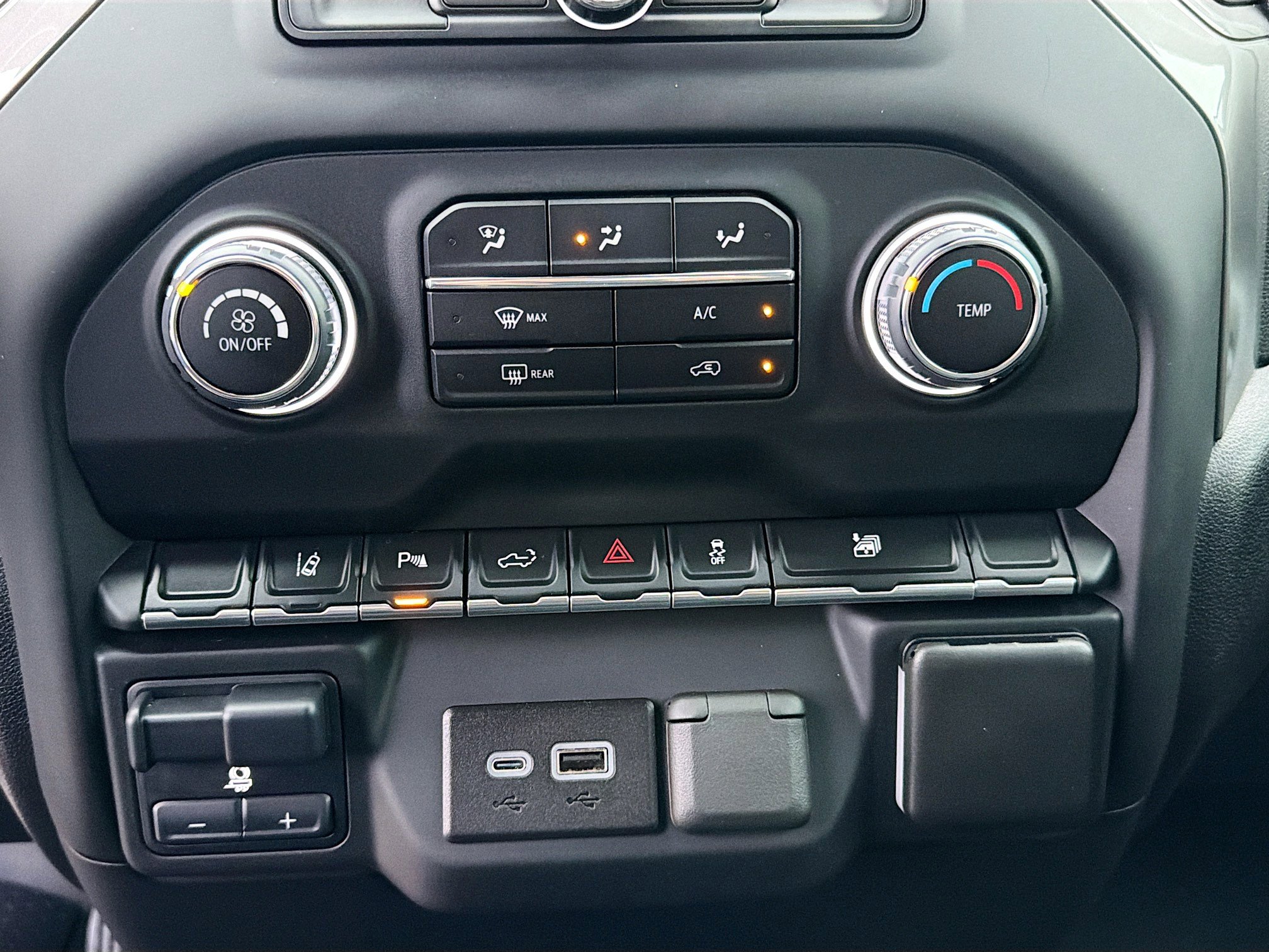 Used 2024 Chevrolet Silverado 2500 Custom w/ Custom Value Package image 28