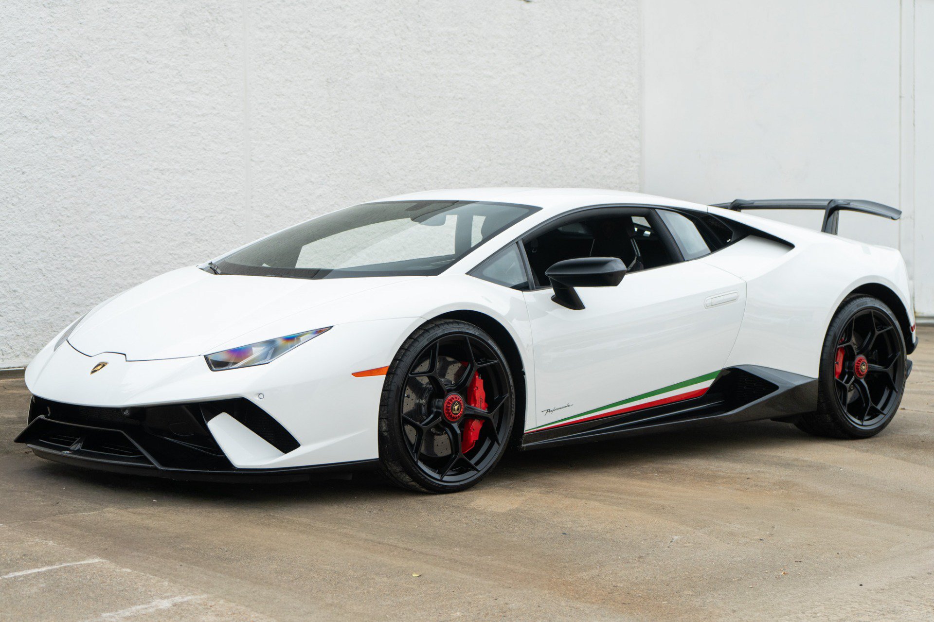Used 2018 Lamborghini Huracan Performante AWD/4WD image 7
