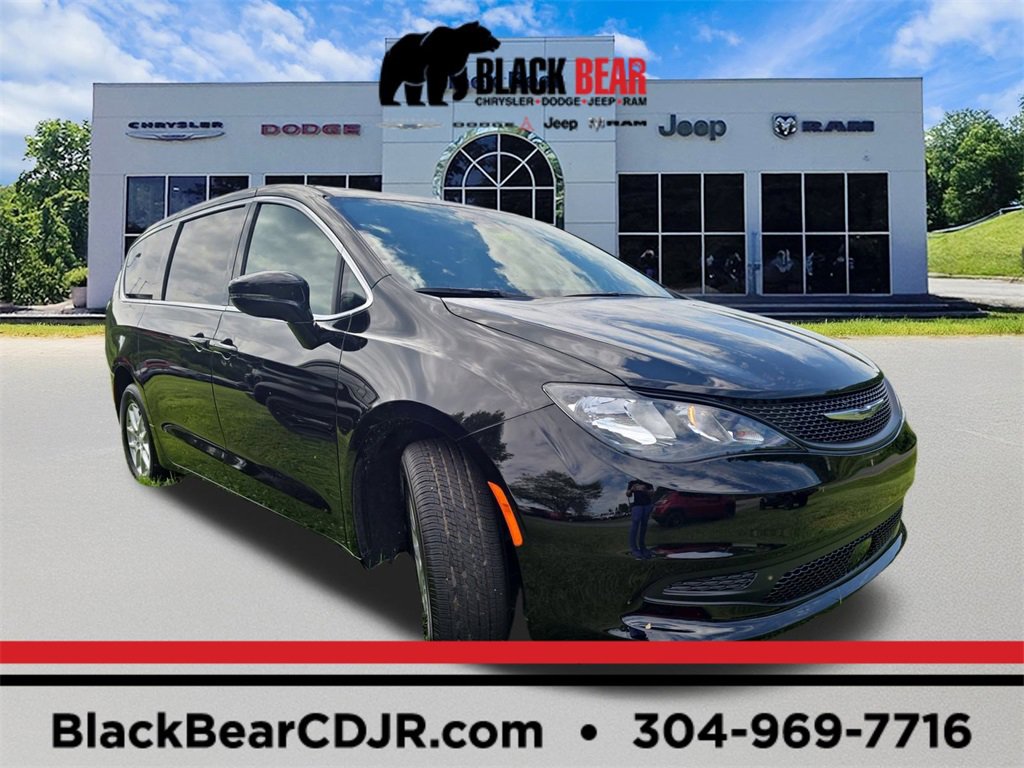 New 2025 Chrysler Voyager LX