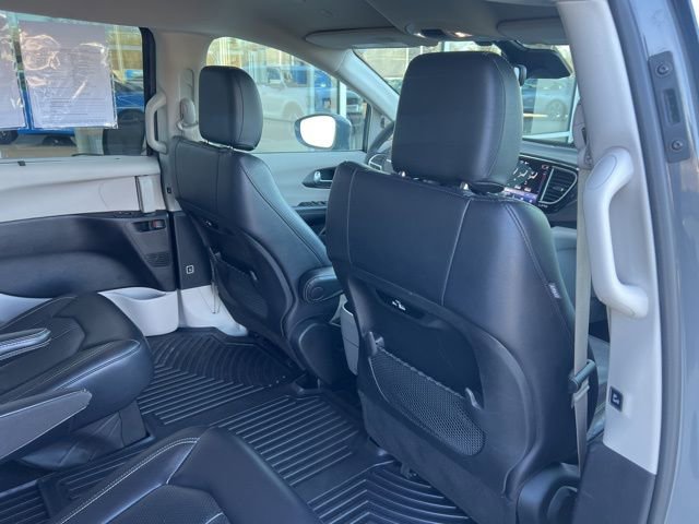 Used 2022 Chrysler Pacifica Touring-L image 24