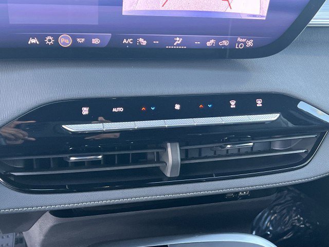 Used 2025 Buick Enclave Preferred image 17