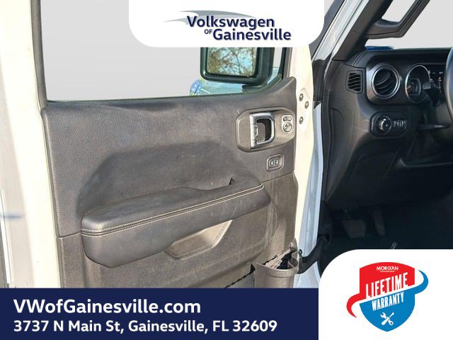 Used 2018 Jeep Wrangler Unlimited Sahara AWD/4WD image 16