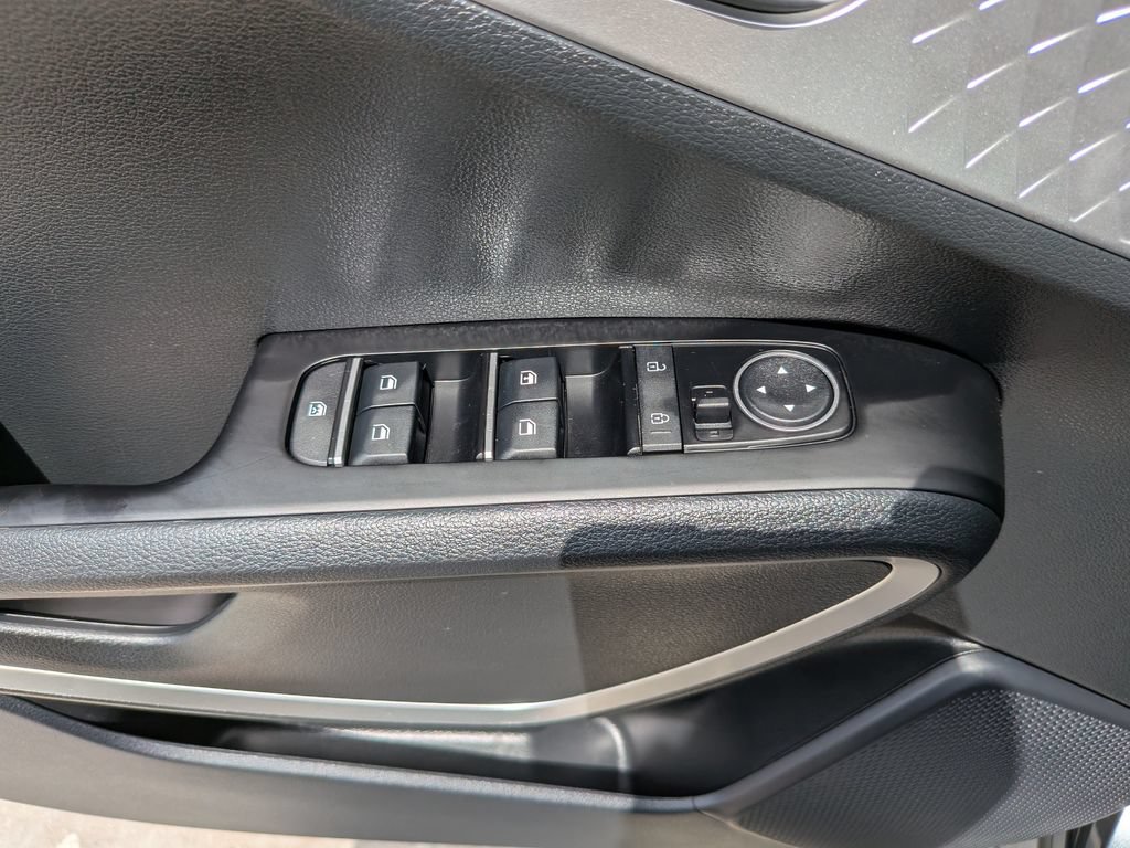Certified 2025 Kia Soul LX w/ LX Technology Package FWD image 19