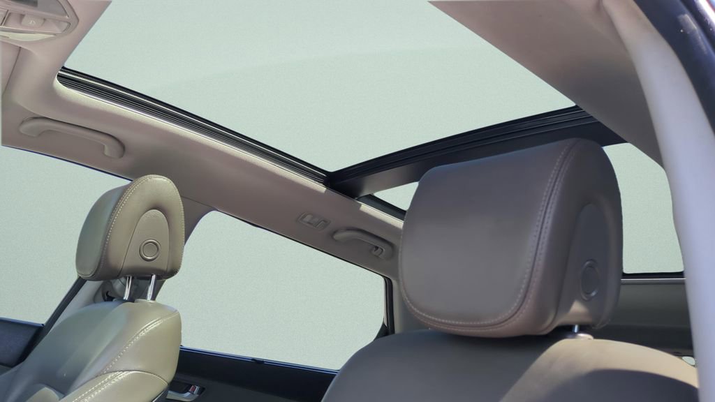 Used 2017 Hyundai Santa Fe AWD image 19