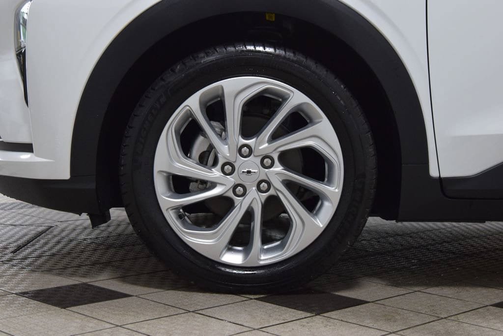 New 2027 Chevrolet Bolt LT FWD image 24