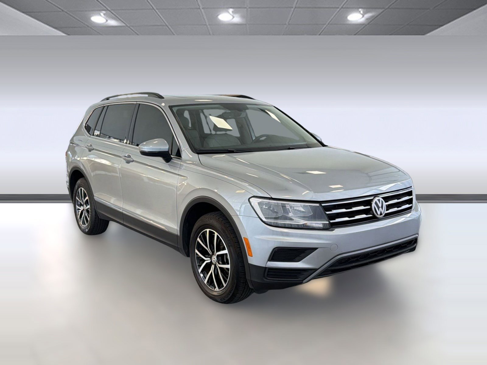 Used 2021 Volkswagen Tiguan SE w/ Panoramic Sunroof Package image 7
