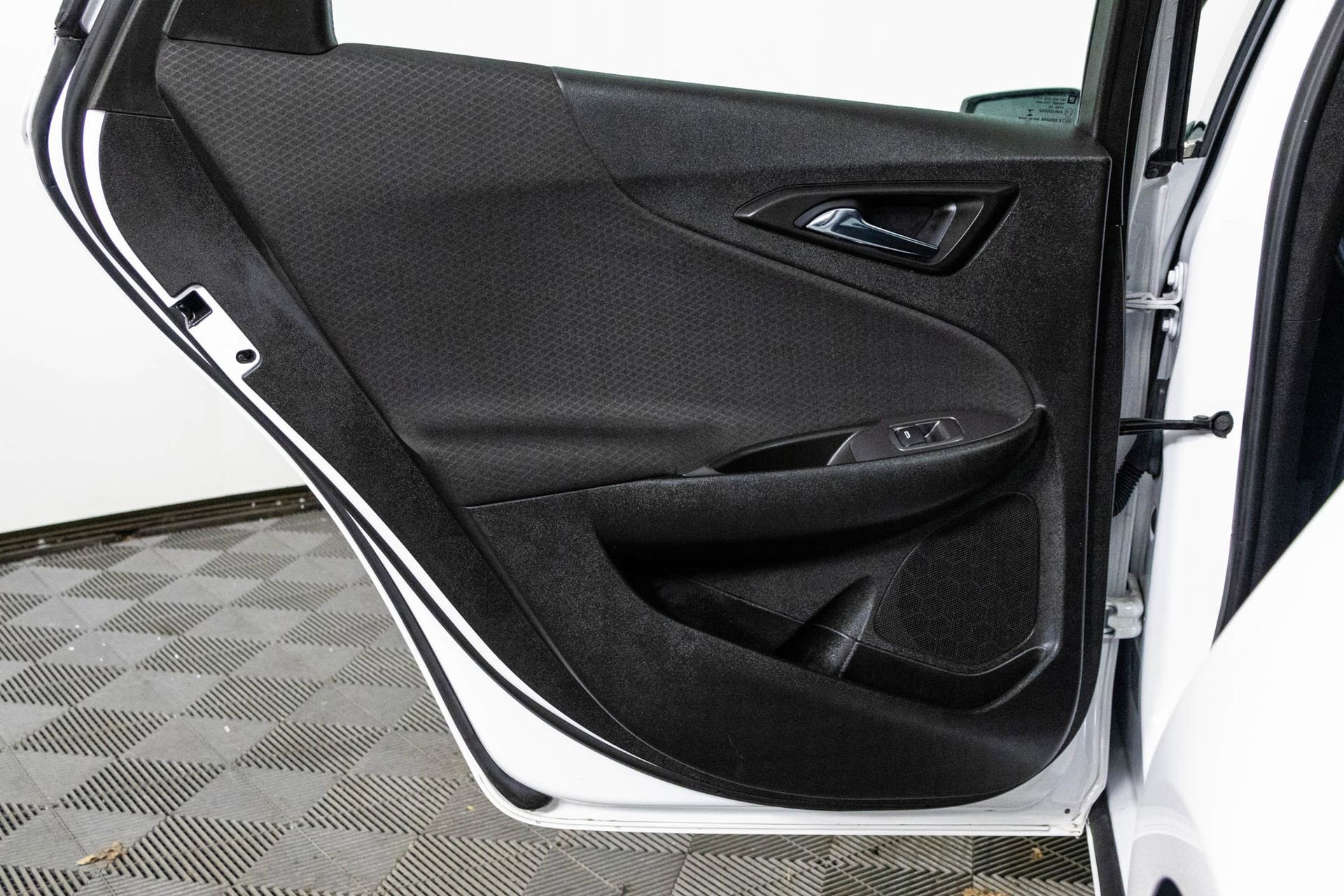 Used 2020 Chevrolet Malibu LS image 35