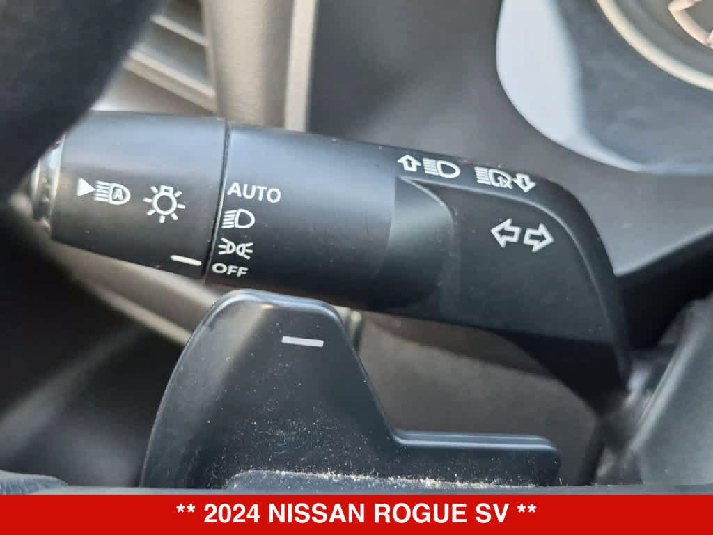 Used 2024 Nissan Rogue SV FWD image 25