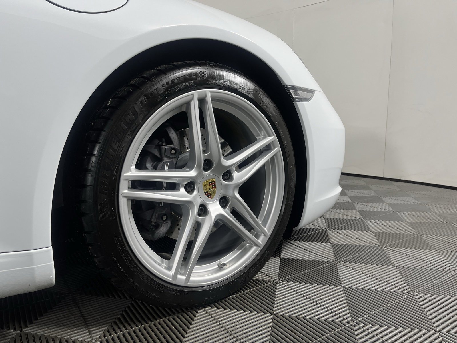 Used 2018 Porsche 911 Carrera image 9