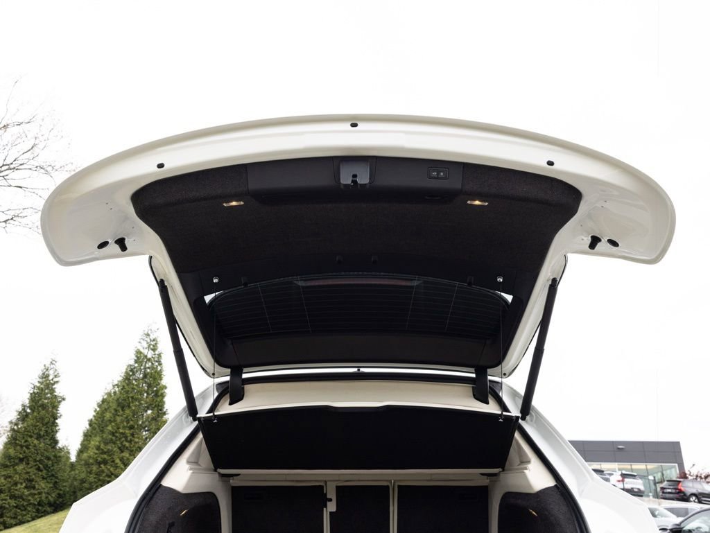 Used 2024 Bentley Bentayga image 61