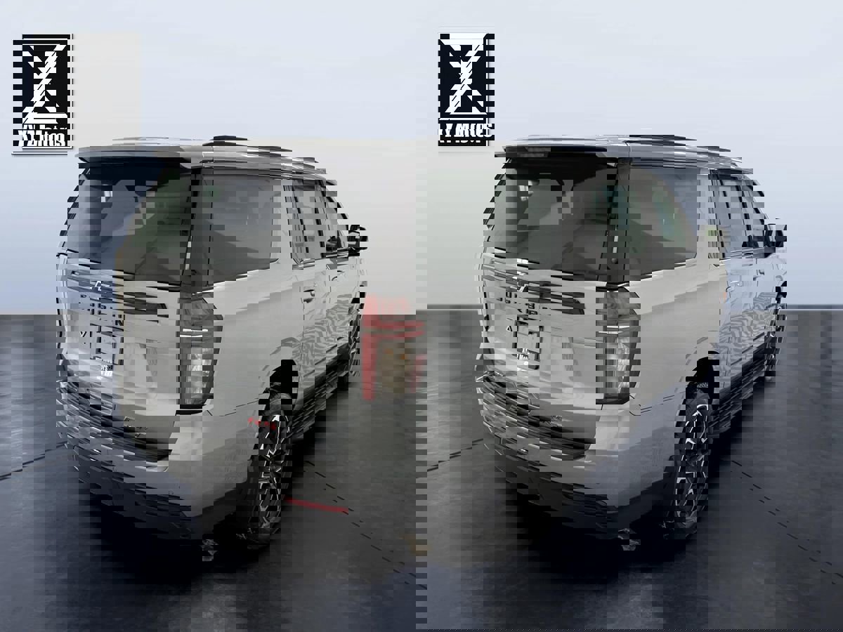 Used 2024 Chevrolet Suburban RST w/ Luxury Package image 6