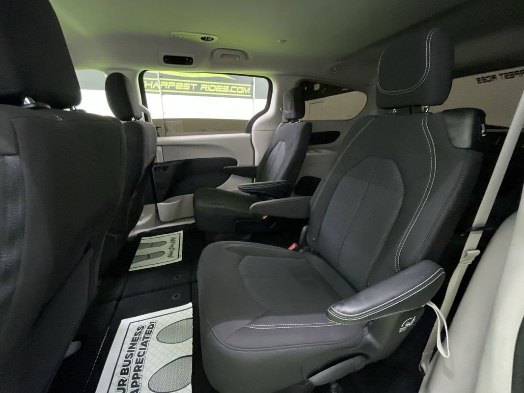 Used 2022 Chrysler Voyager LX image 25