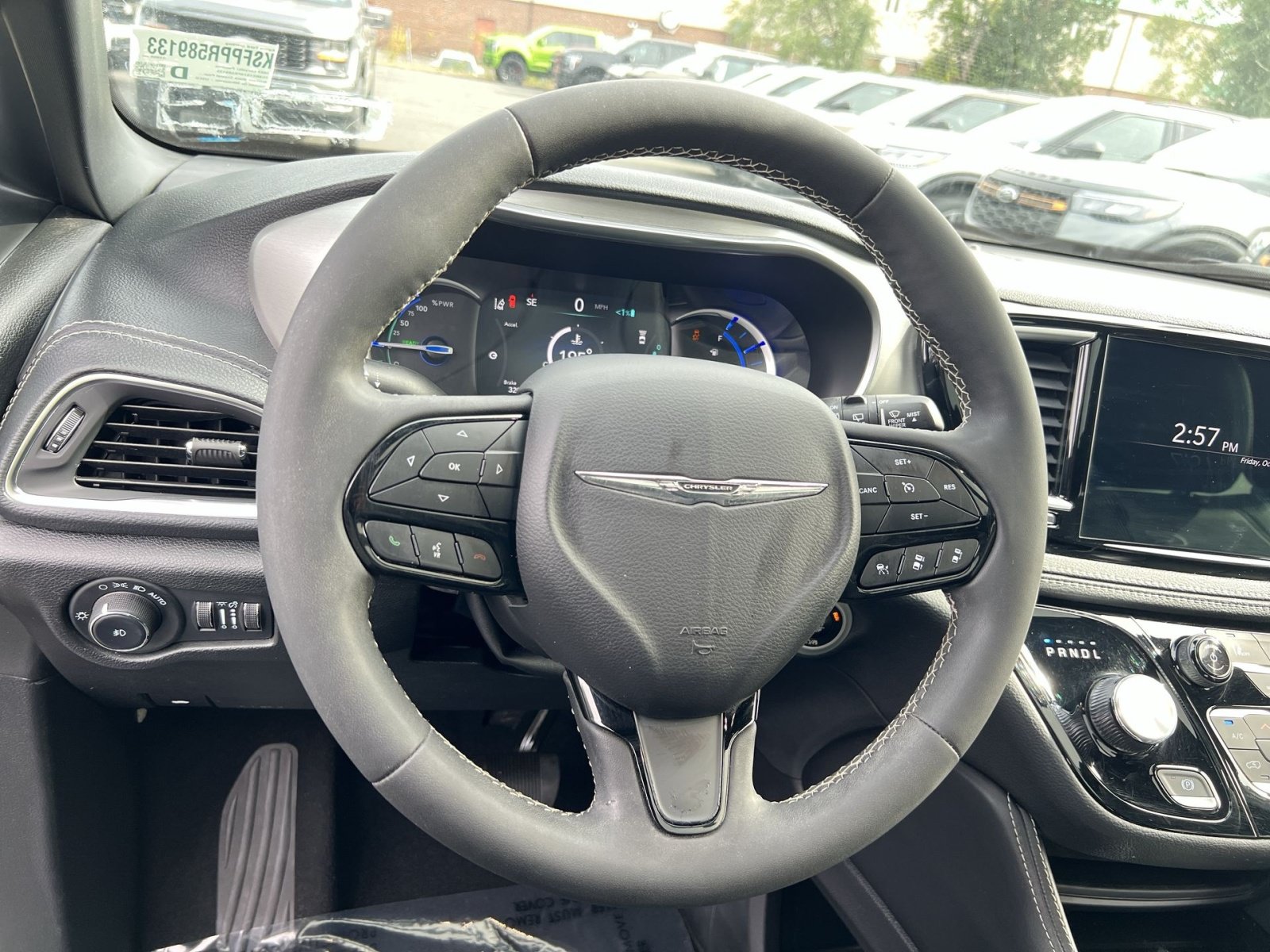 Used 2023 Chrysler Pacifica Limited w/ S Appearance Package FWD image 17