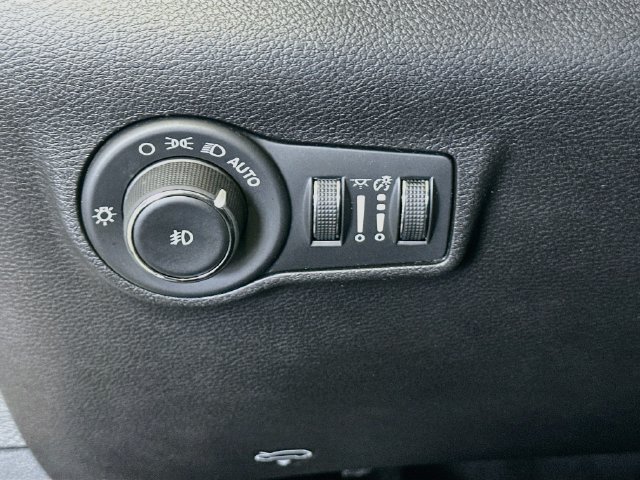 Used 2024 Jeep Compass Latitude AWD/4WD image 12