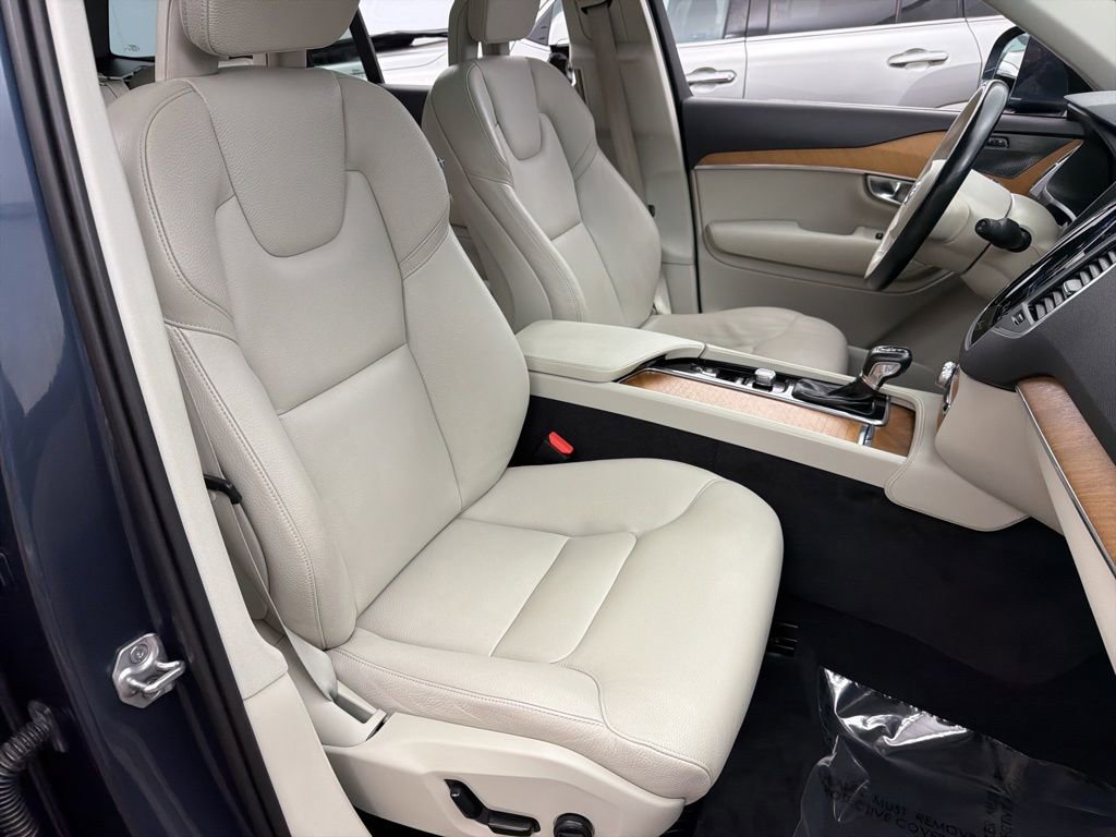 Used 2021 Volvo XC90 T6 Momentum w/ Climate Package image 30
