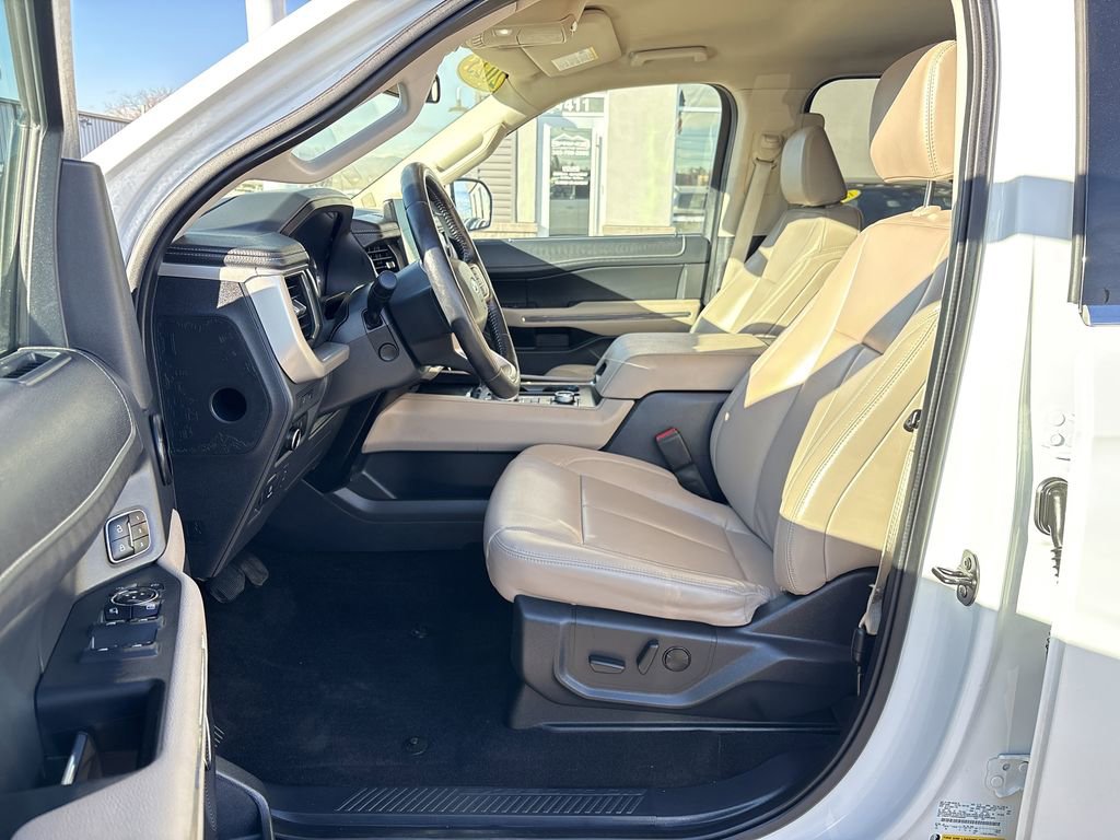 Used 2023 Ford Expedition XLT image 27
