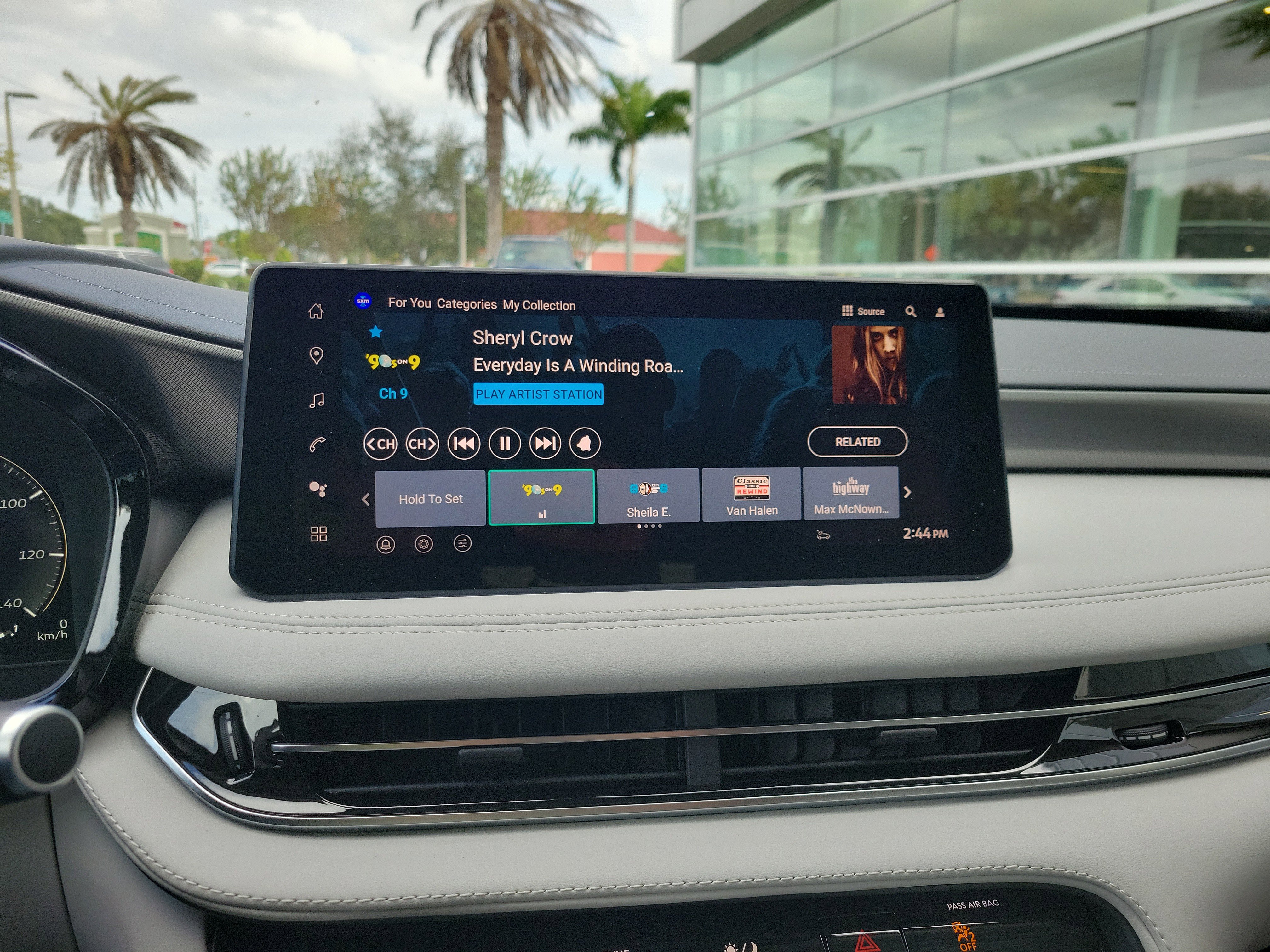 New 2026 INFINITI QX60 Luxe w/ Family Package image 25