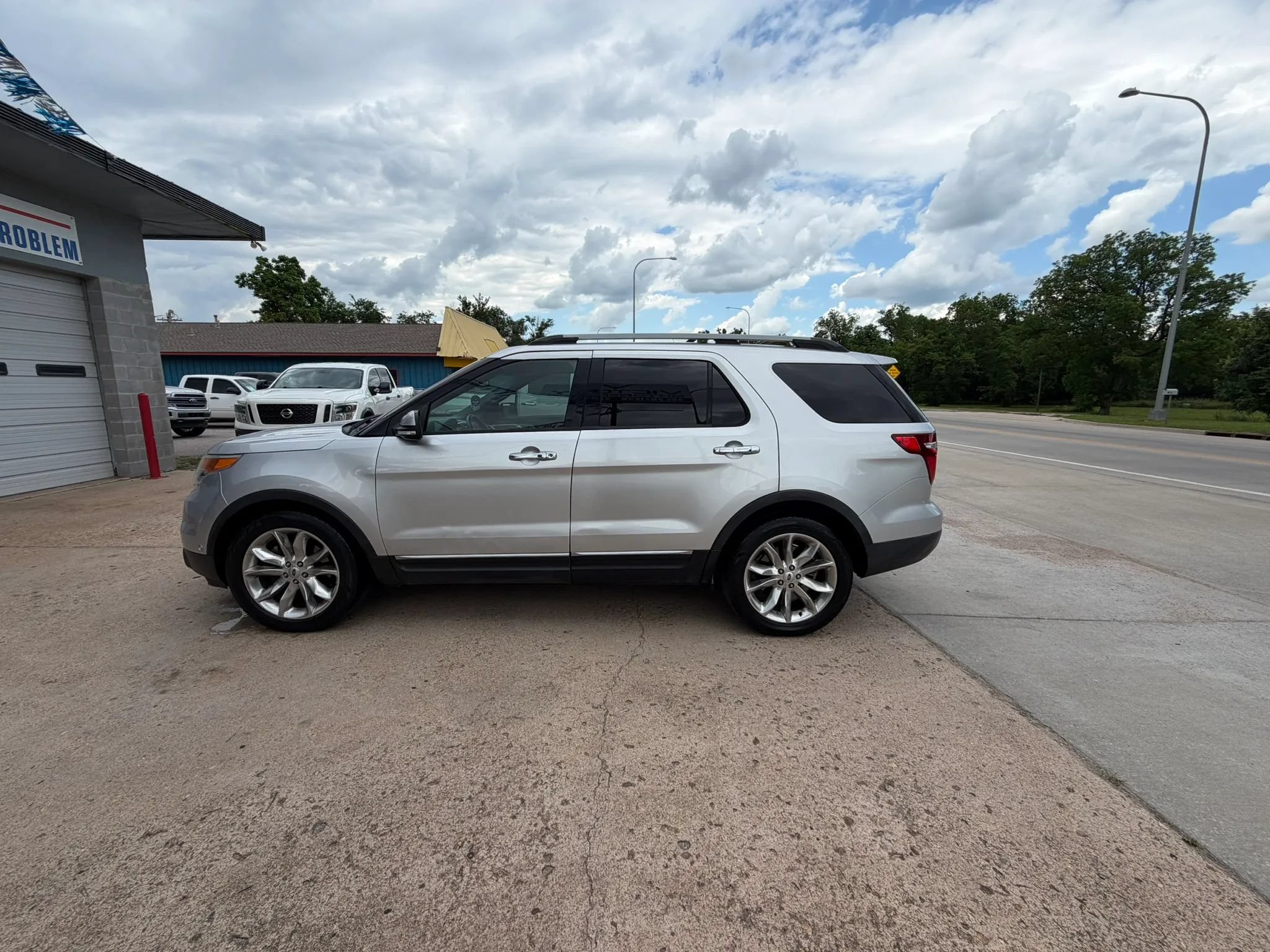Used 2015 Ford Explorer Limited w/ Equipment Group 302A FWD image 3