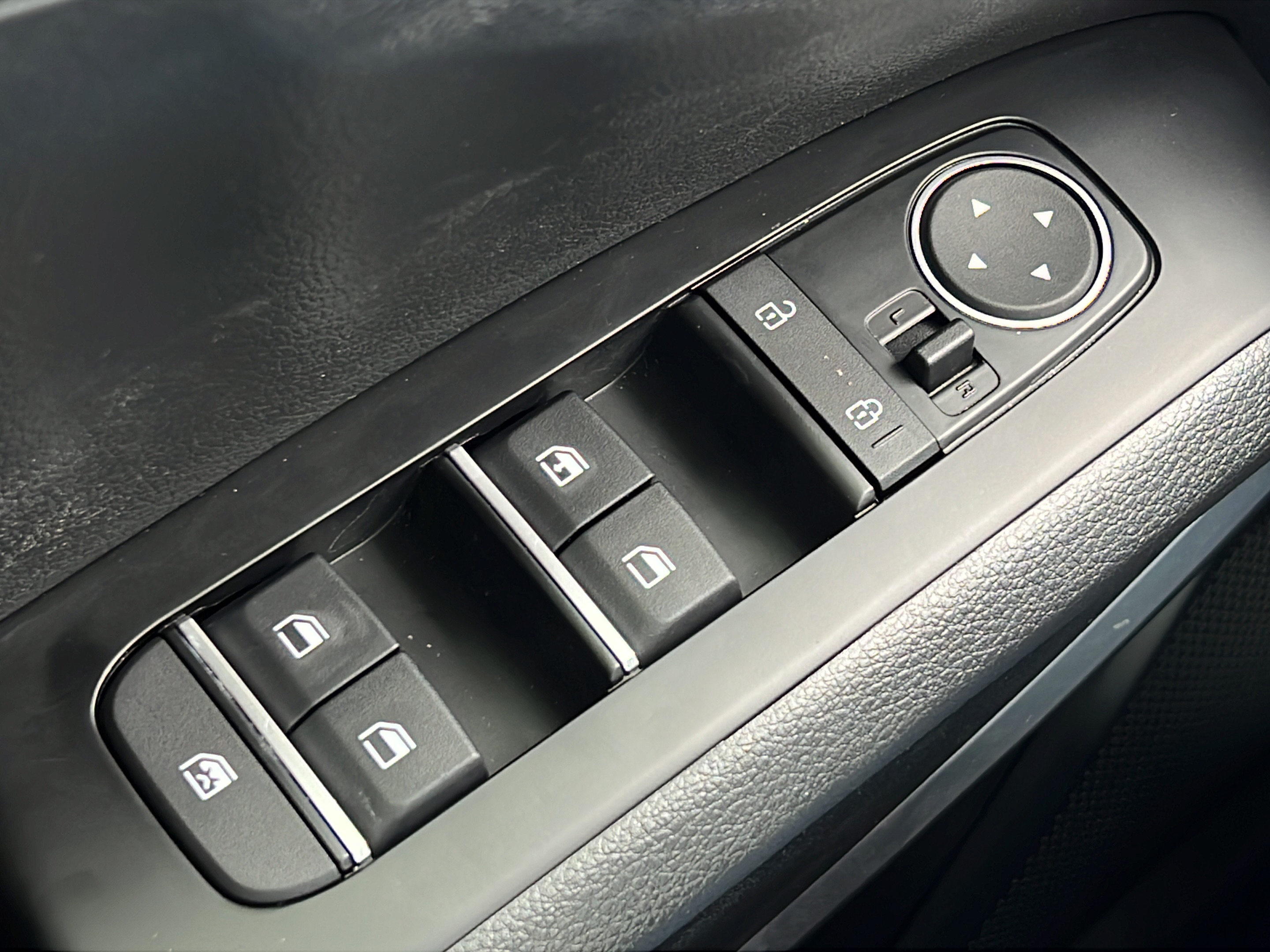 Certified 2025 Kia Soul S FWD image 18