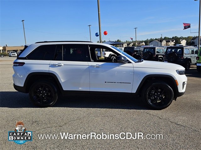 Used 2024 Jeep Grand Cherokee Altitude image 15