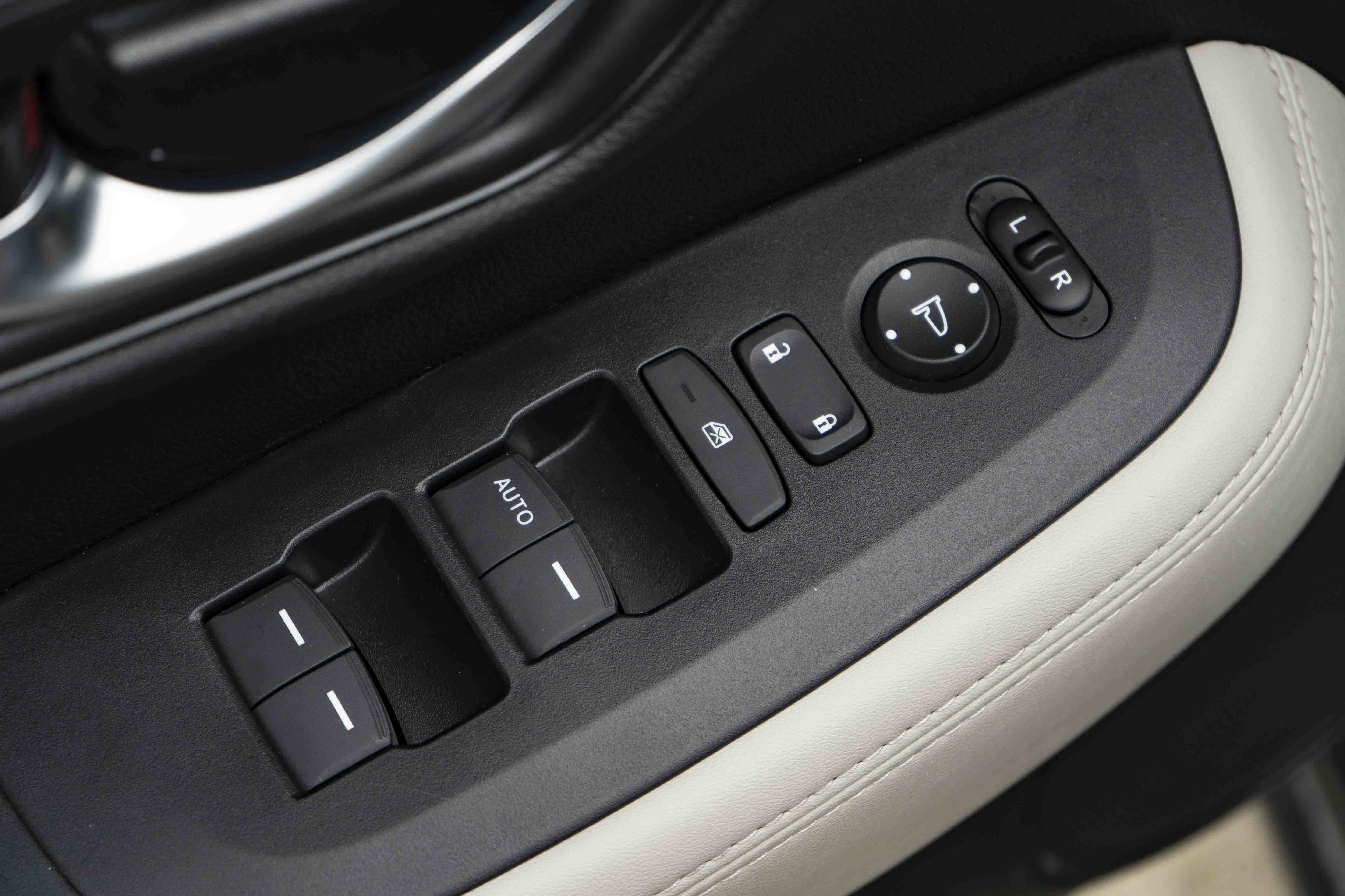 Certified 2026 Honda HR-V LX image 38