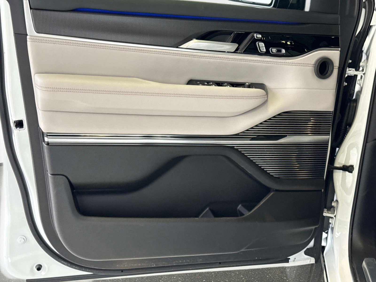 New 2026 Jeep Grand Wagoneer Summit image 19