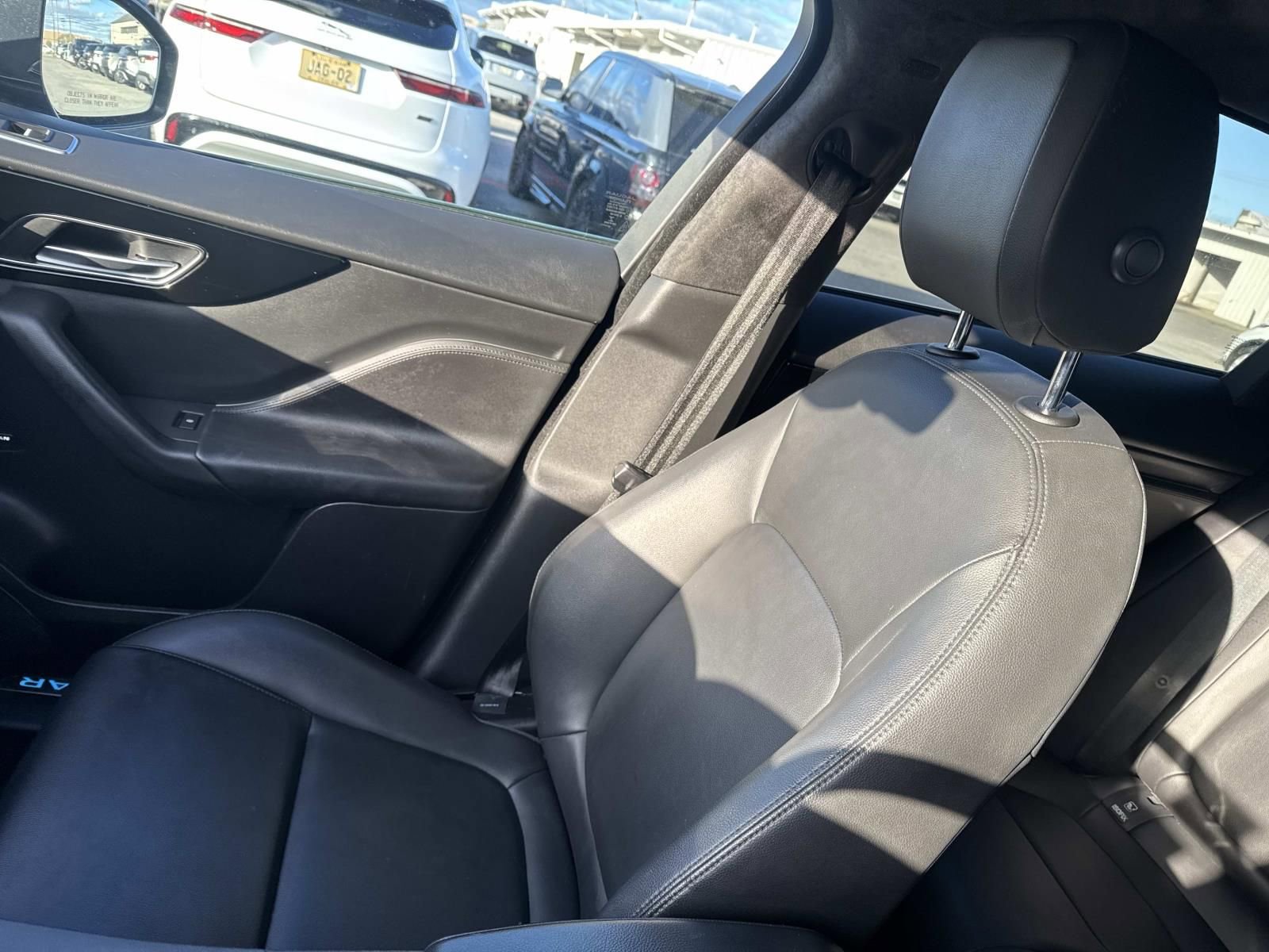 Used 2020 Jaguar F-PACE Premium image 16