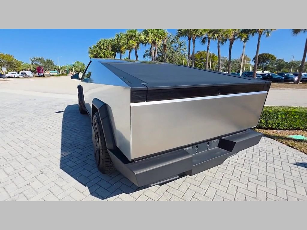 Used 2024 Tesla Cybertruck AWD Crew Cab image 50