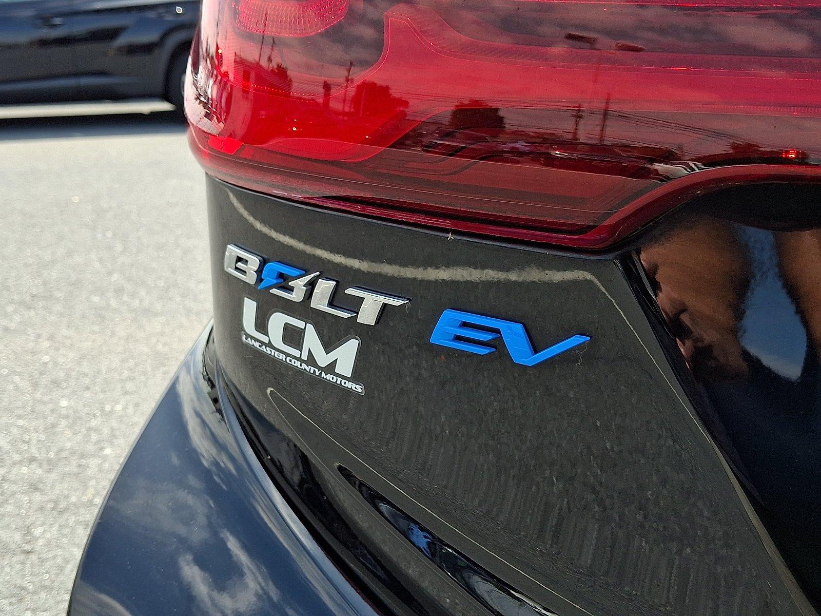 Used 2017 Chevrolet Bolt Premier w/ Driver Confidence II Package FWD image 29