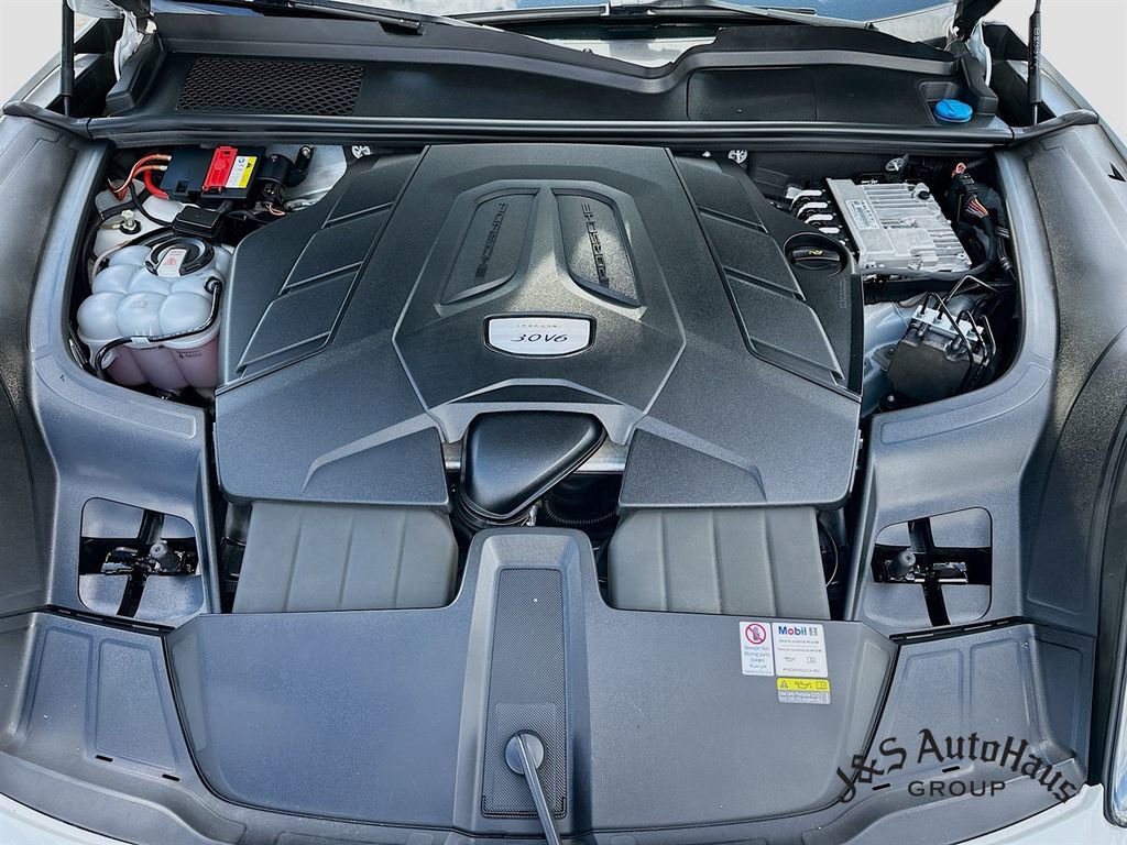 Used 2022 Porsche Cayenne Platinum Edition AWD/4WD image 36