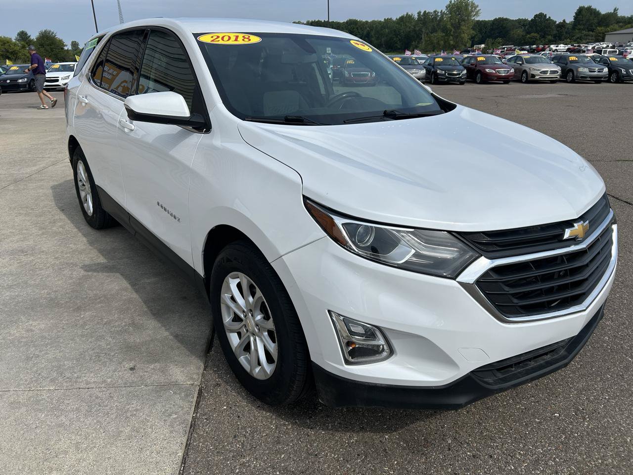 Used 2018 Chevrolet Equinox LT FWD image 3