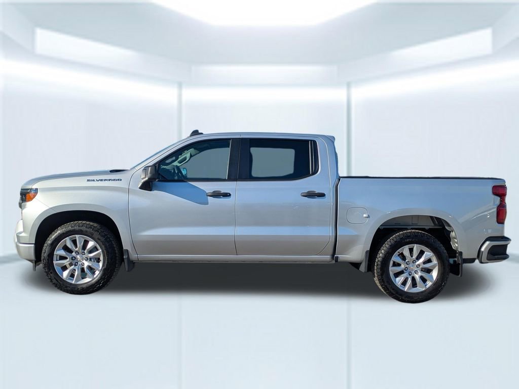 Used 2022 Chevrolet Silverado 1500 Custom RWD image 2