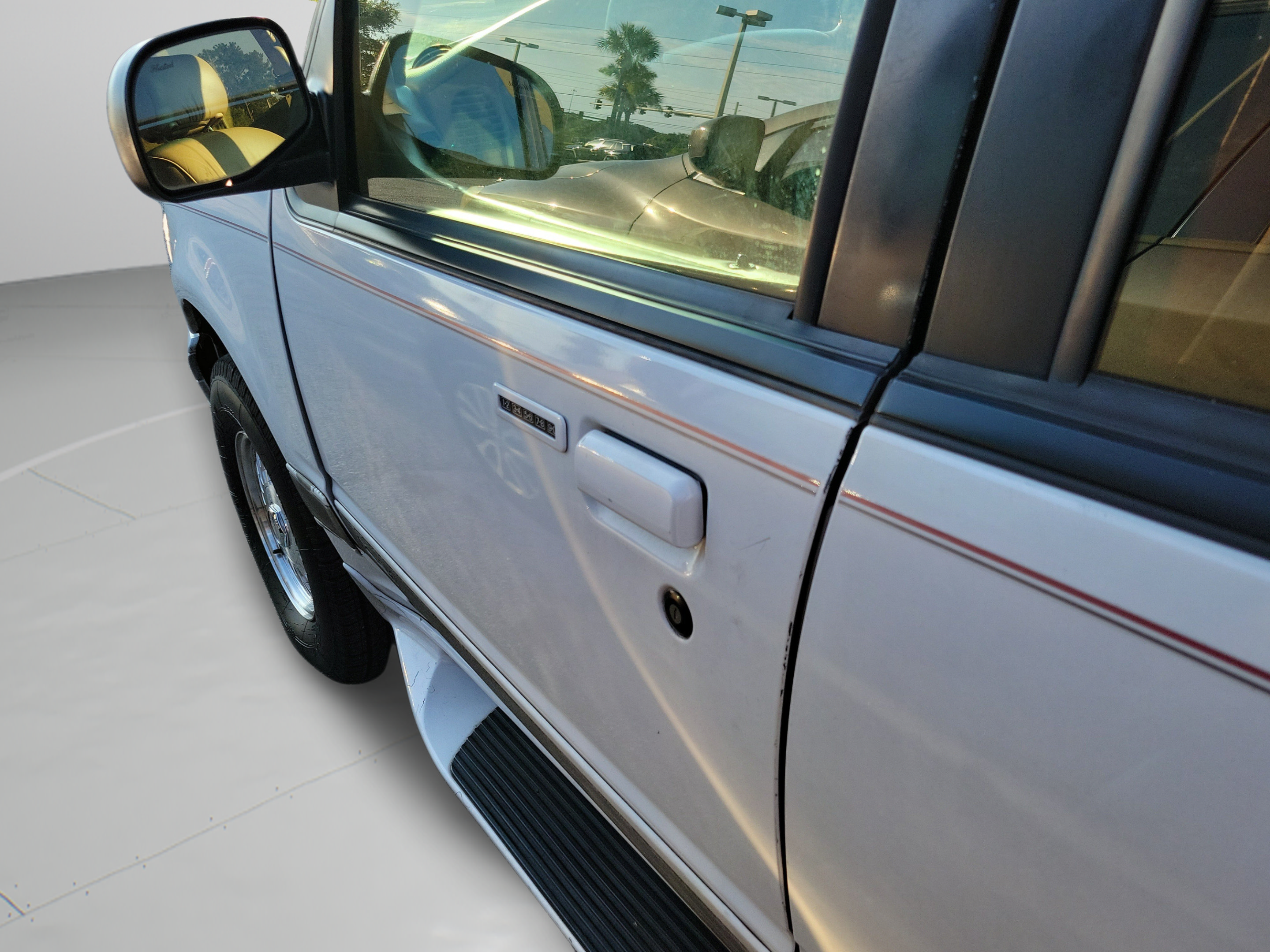 Used 1995 Ford Explorer Eddie Bauer RWD image 28