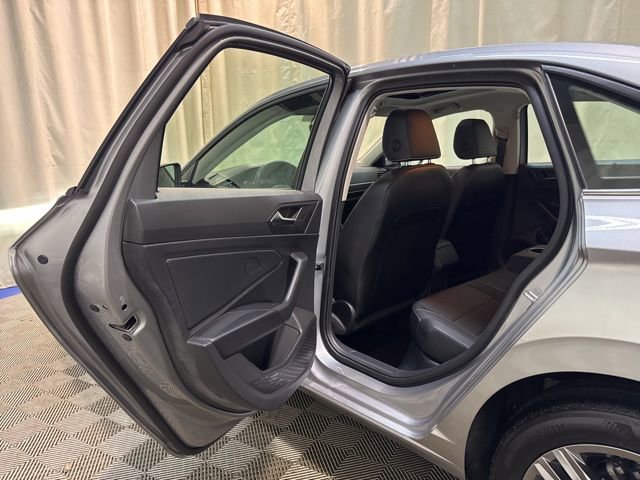 Certified 2023 Volkswagen Jetta SE w/ Panoramic Sunroof Package image 27