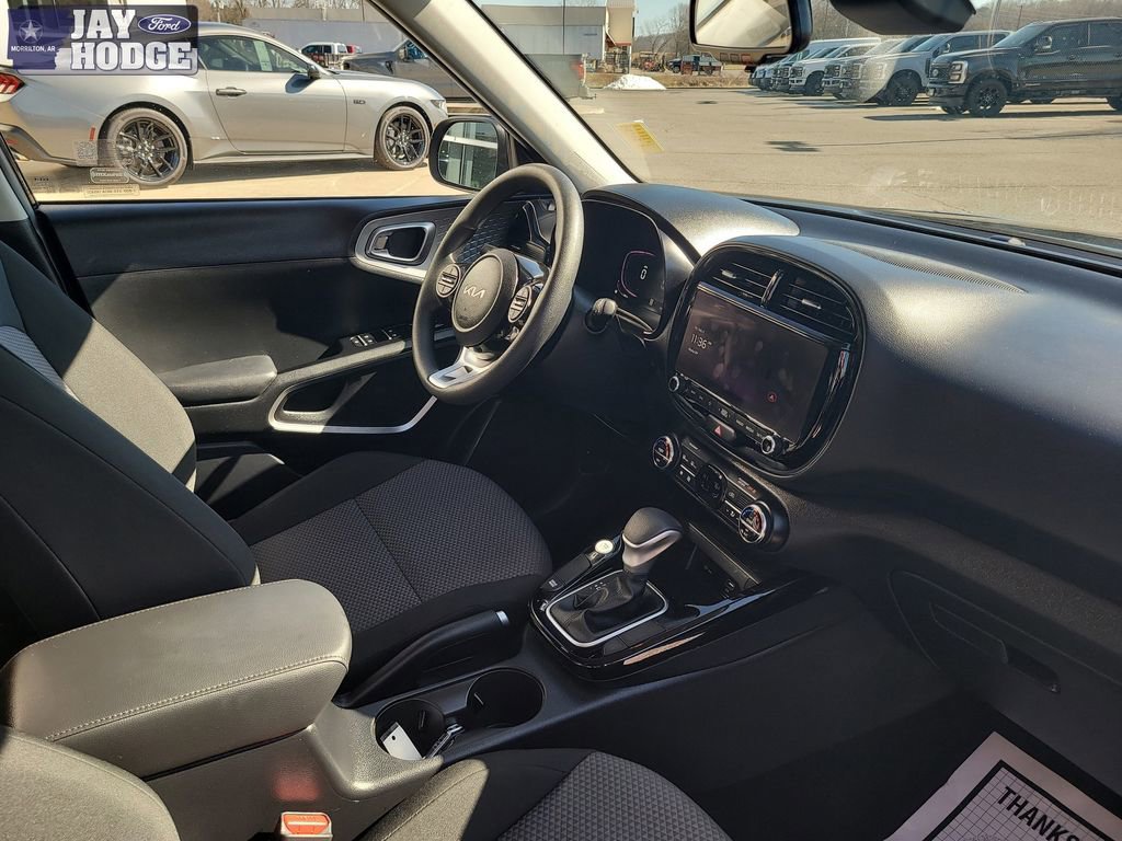 Used 2025 Kia Soul S image 32