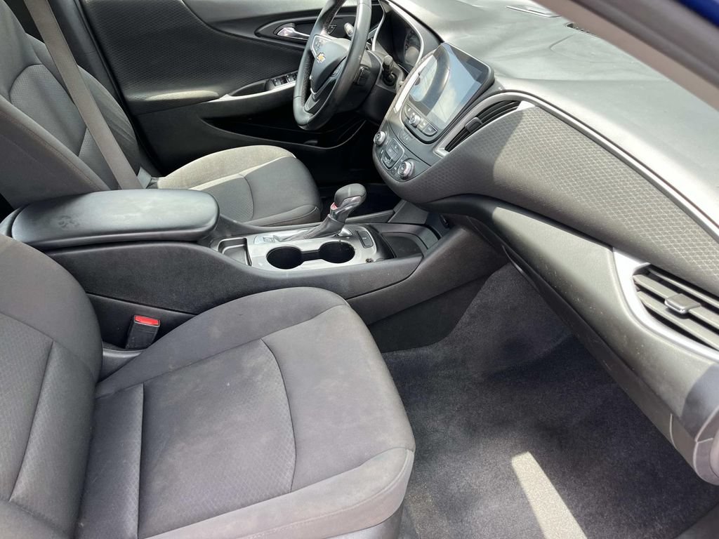 Used 2023 Chevrolet Malibu RS FWD image 22