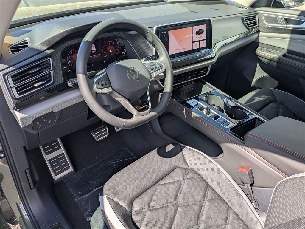 New 2026 Volkswagen Atlas Peak Edition image 2