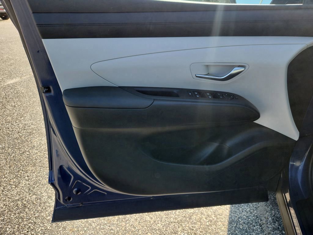 Used 2025 Hyundai Tucson SE image 11
