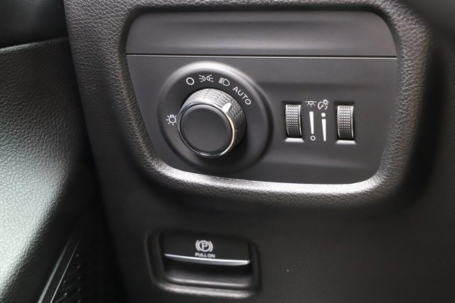 Used 2023 Jeep Grand Cherokee Laredo image 35