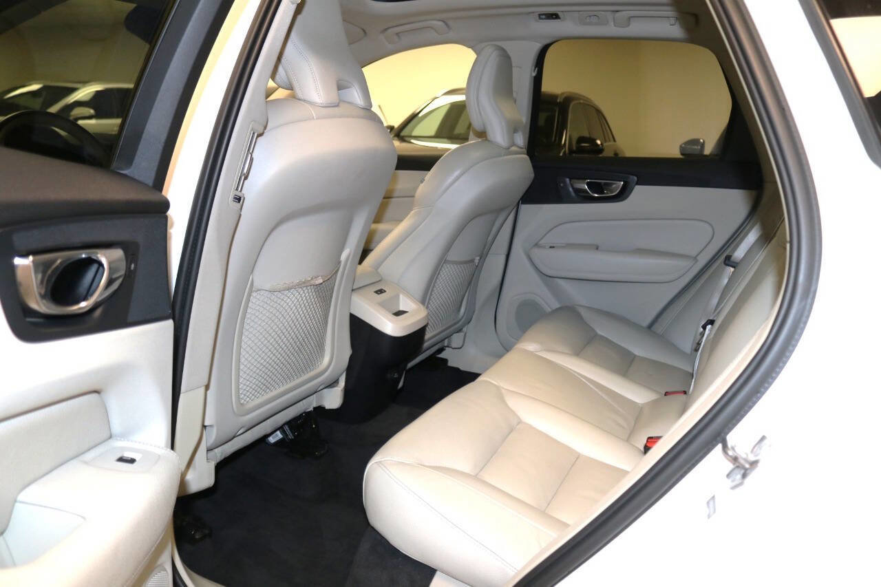 Used 2019 Volvo XC60 T5 Momentum w/ Premium Package AWD/4WD image 13