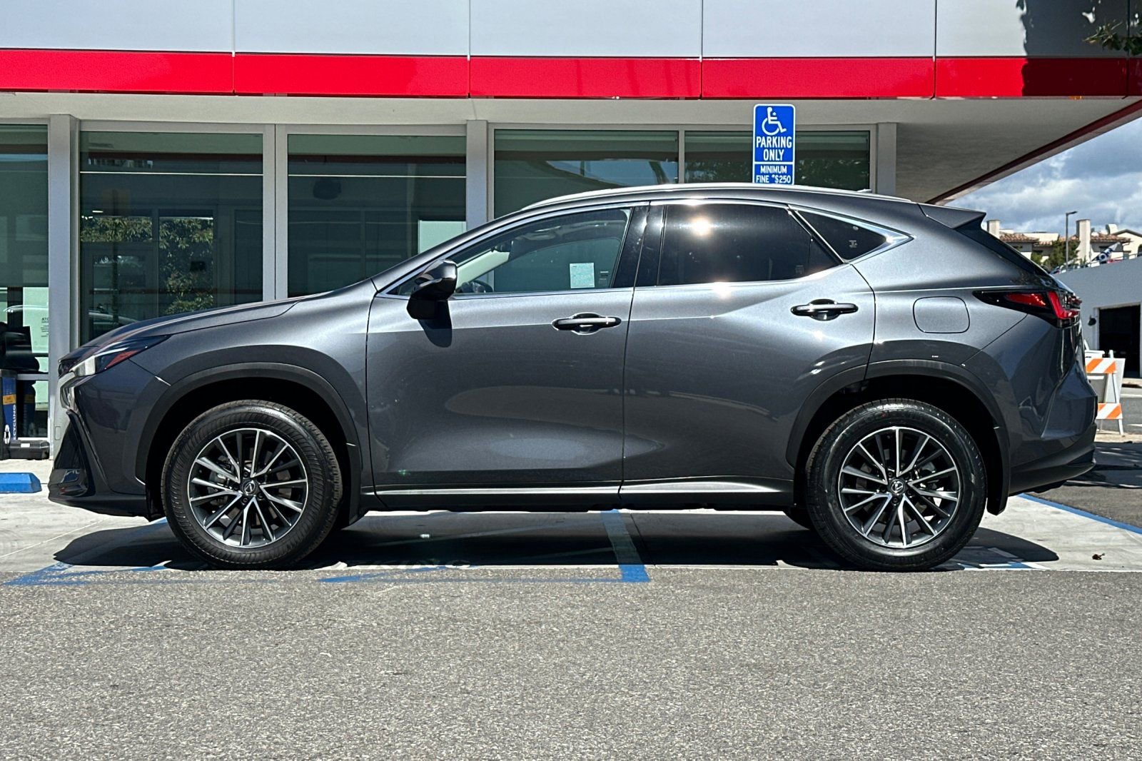 Used 2024 Lexus NX 350h AWD w/ Vision Package image 7