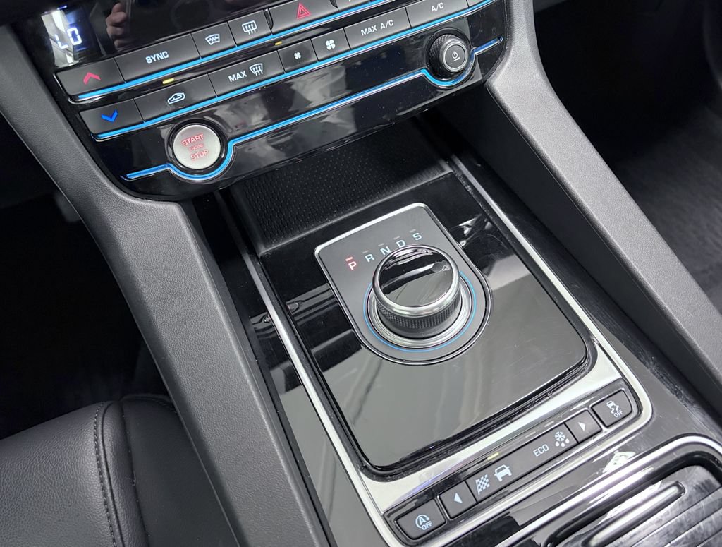 Used 2020 Jaguar F-PACE Premium AWD/4WD image 21