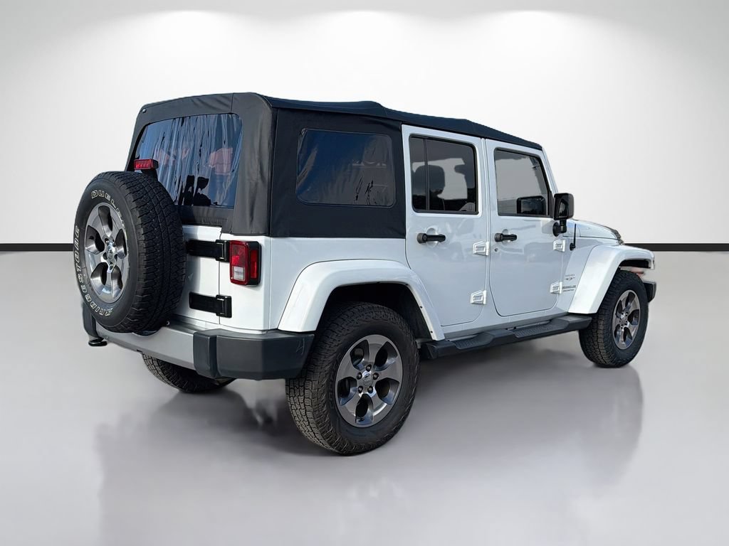 Used 2017 Jeep Wrangler Unlimited Sahara w/ Connectivity Group AWD/4WD image 3