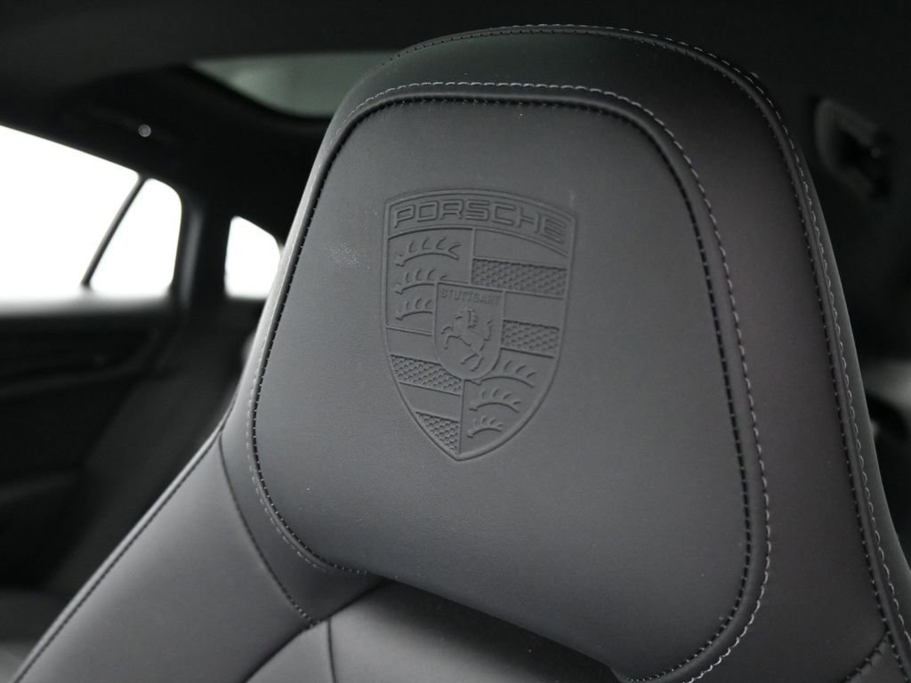 Certified 2025 Porsche Panamera image 11