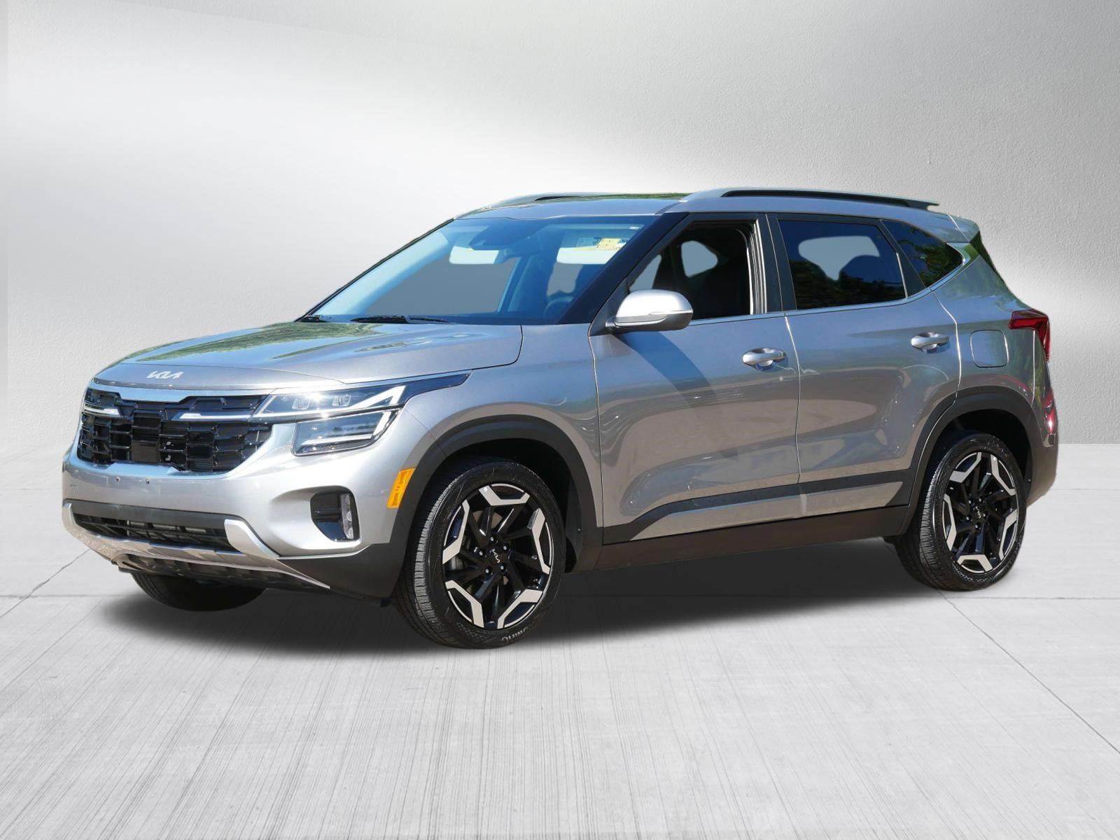Certified 2024 Kia Seltos SX w/ SX Sunroof Package AWD/4WD image 3