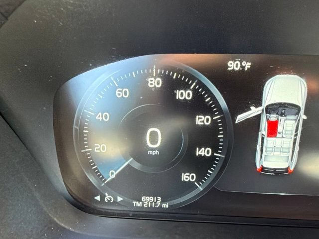 Used 2018 Volvo XC60 T5 Momentum w/ Vision Package AWD/4WD image 16