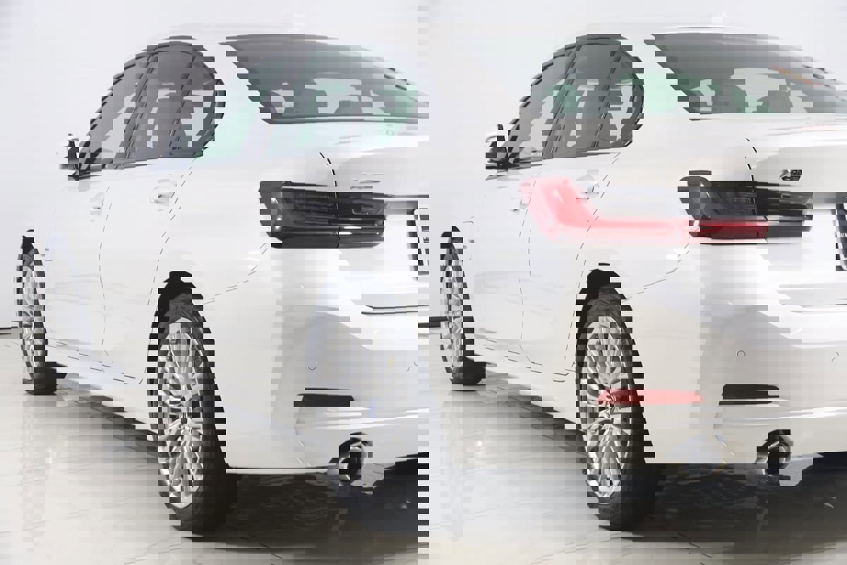 Used 2023 BMW 330e xDrive w/ Premium Package image 25