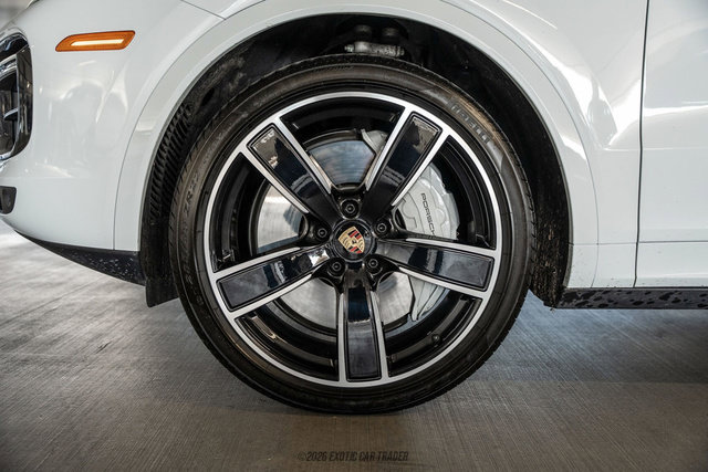 Used 2023 Porsche Cayenne Turbo AWD/4WD image 57